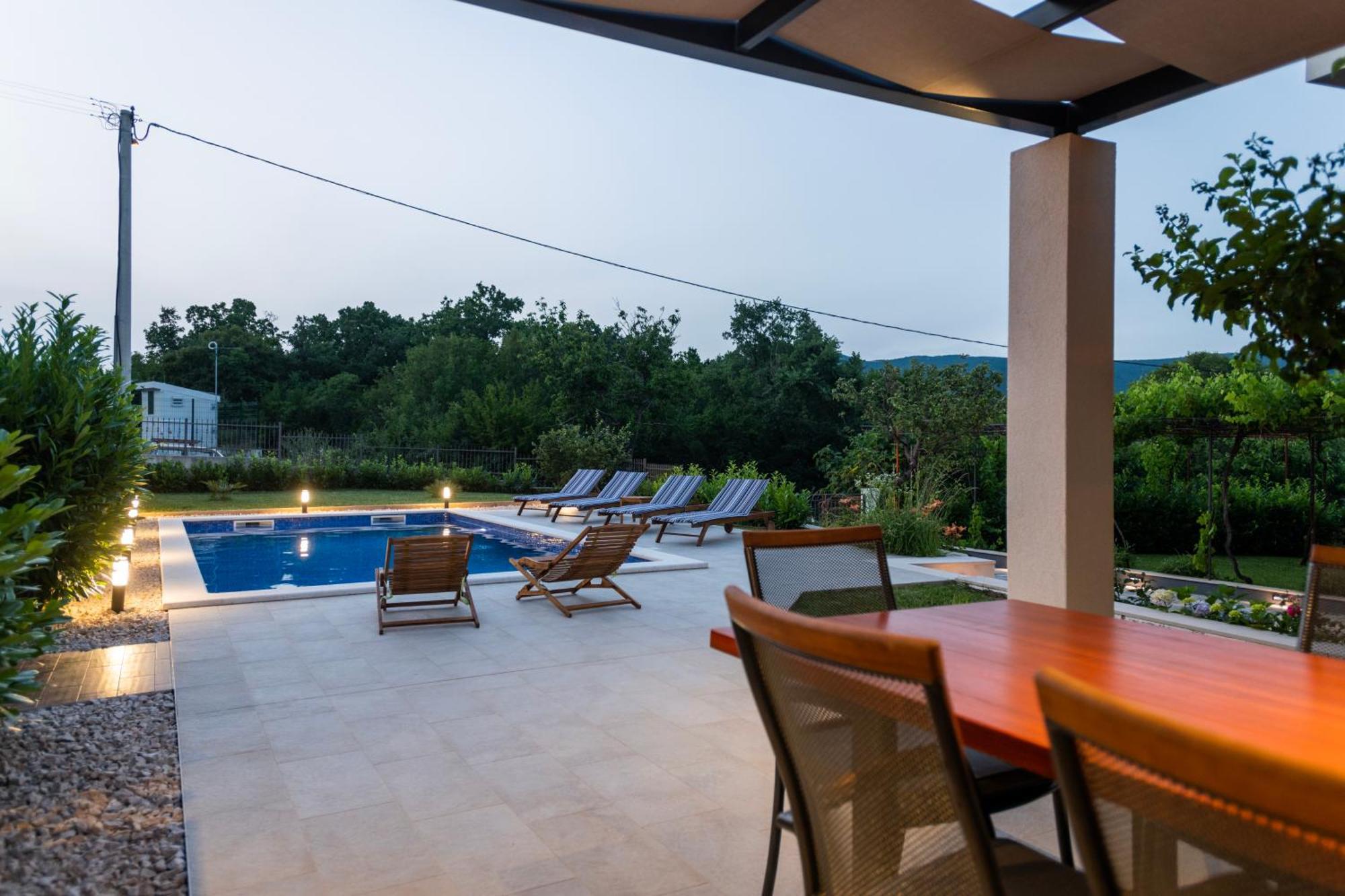 Villa Latica Dicmo Экстерьер фото