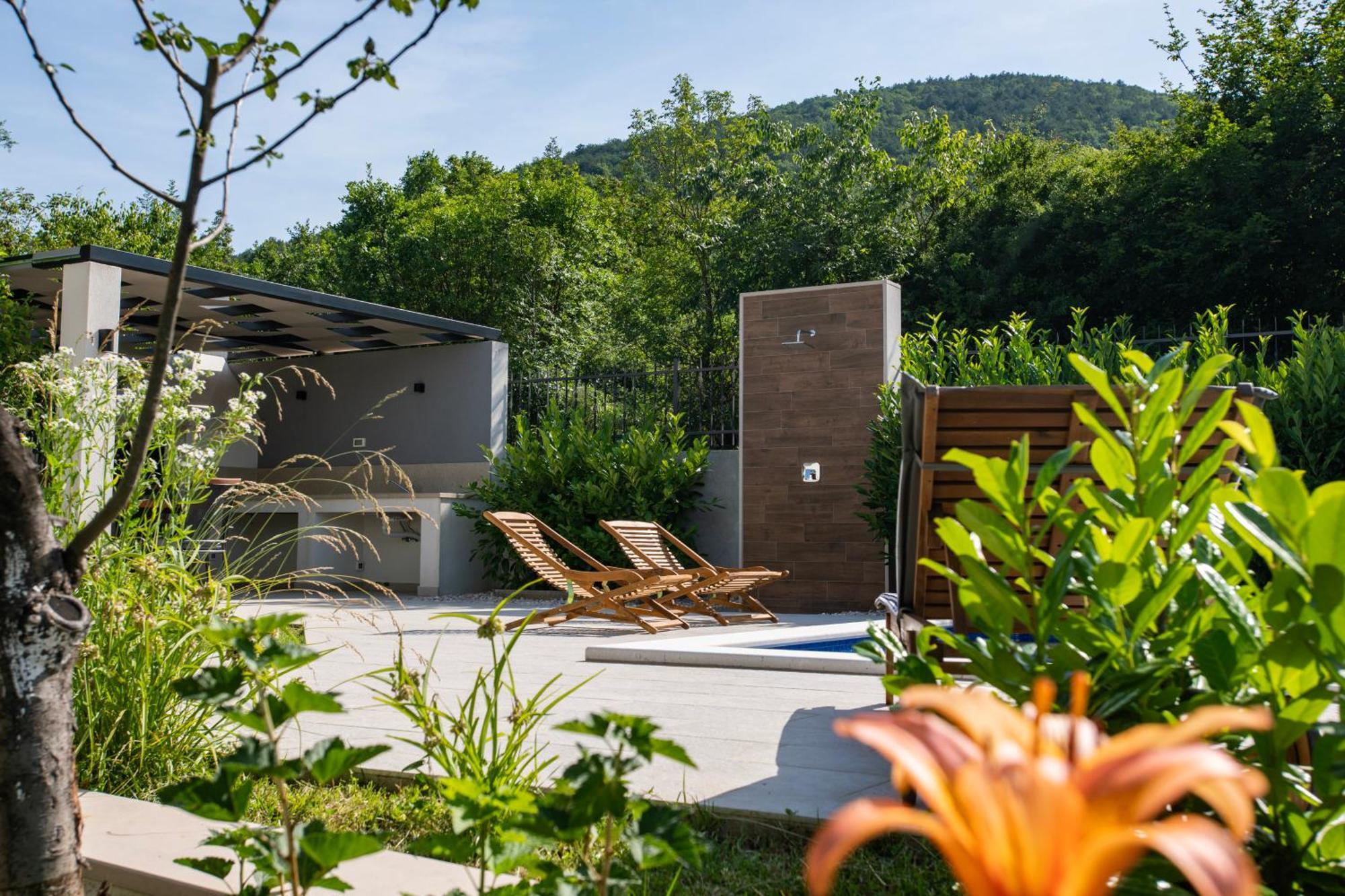 Villa Latica Dicmo Экстерьер фото