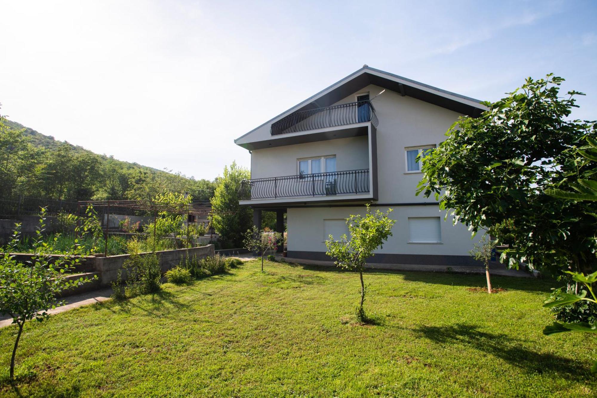 Villa Latica Dicmo Экстерьер фото