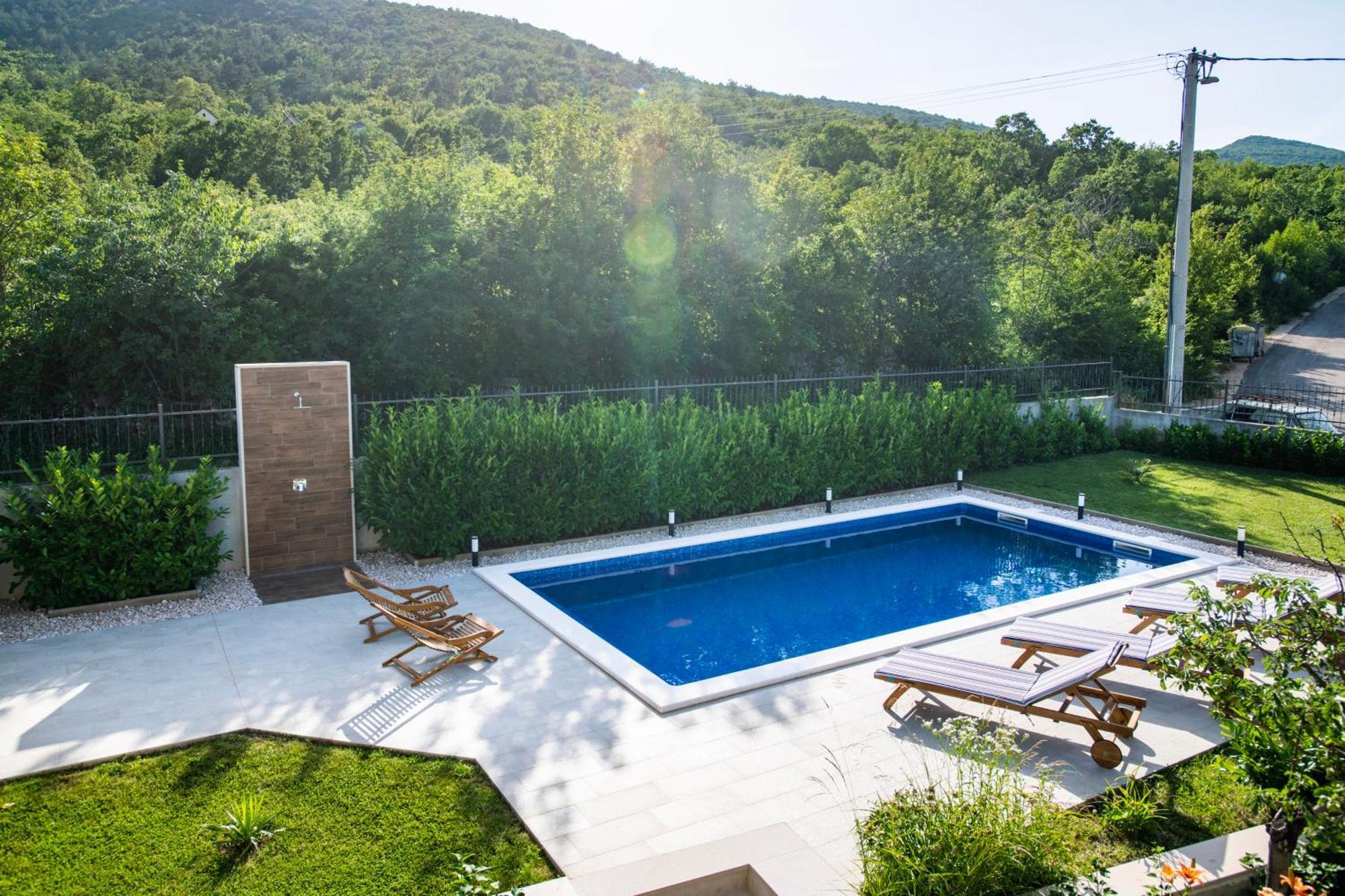 Villa Latica Dicmo Экстерьер фото