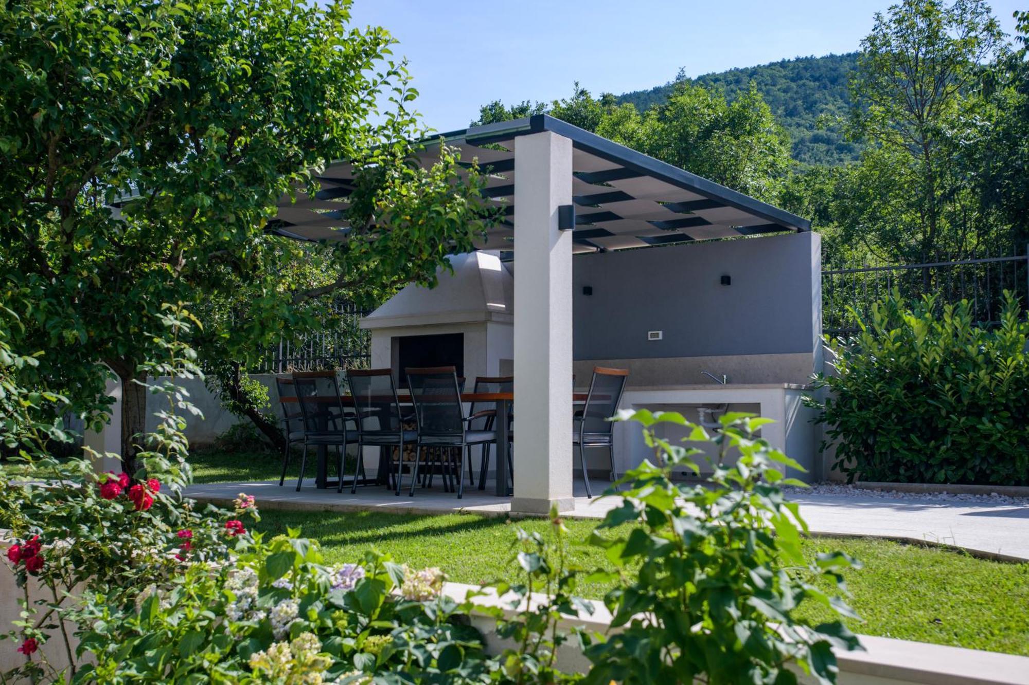 Villa Latica Dicmo Экстерьер фото
