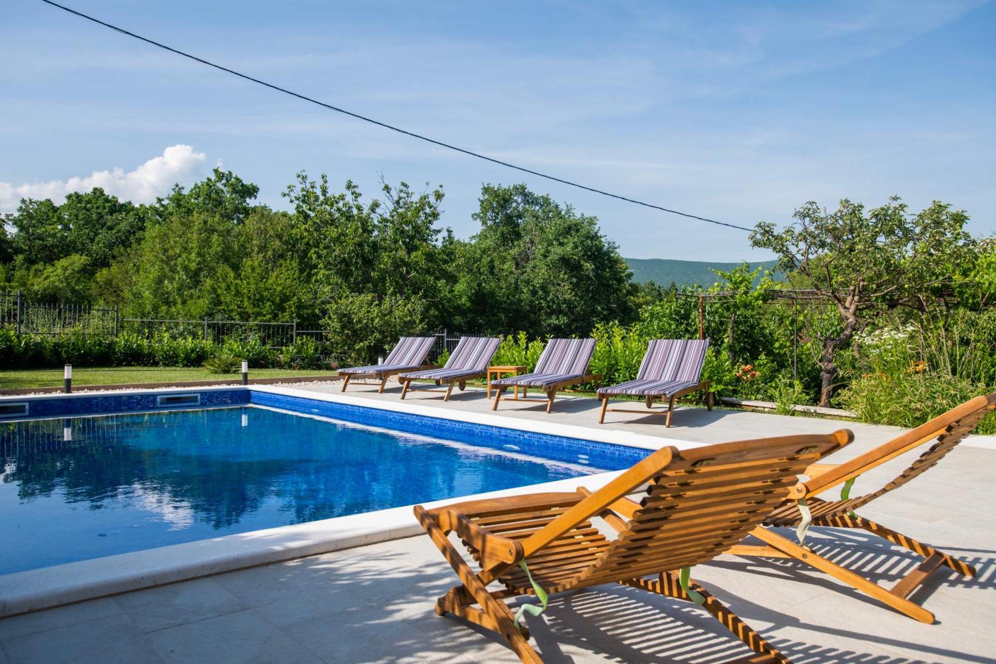 Villa Latica Dicmo Экстерьер фото